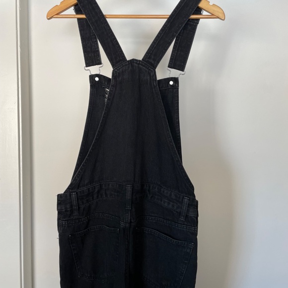 Forever 21 men's distressed overalls - Picture 3 of 5